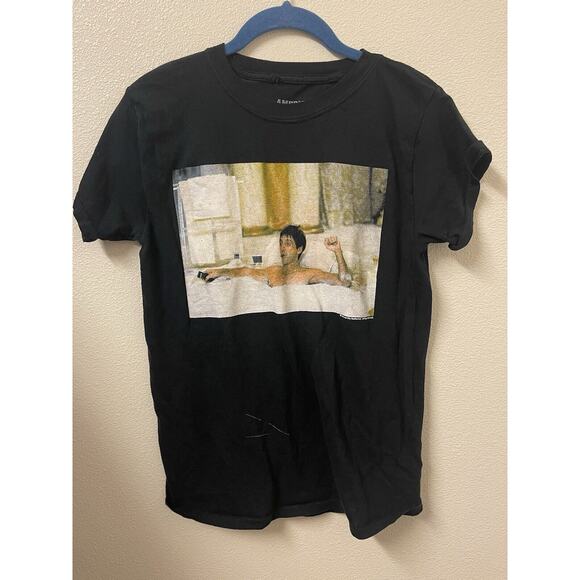 Scarface Movie T-Shirt SMALL Black Background Tub Scene Graphic Print On Tee - Picture 1 of 5